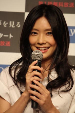 倉科カナ、『鍵のない夢を見る』記者会見にて