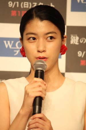 成海璃子、『鍵のない夢を見る』記者会見にて