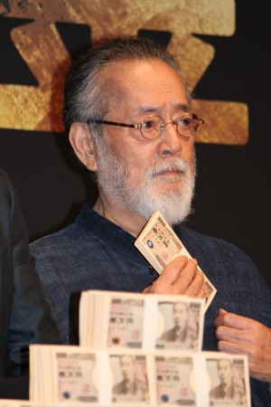 『人類資金』完成報告会見に出席した仲代達矢