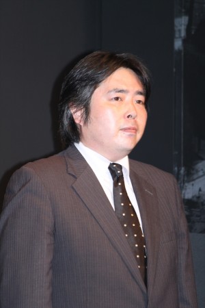 『人類資金』完成報告会見に出席した福井晴敏