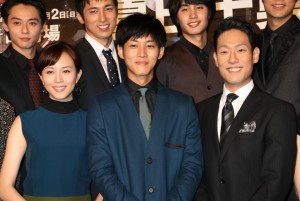 左から、比嘉愛未、松坂桃李、中村勘九郎、日本テレビ開局60年特別舞台『真田十勇士』製作発表記者会見にて
