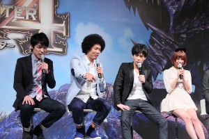 『モンスターハンター4』完成発表会にて。左から麒麟・川島明、次長課長・井上聡、水沢アリー、トータルテンボス・藤田憲右
