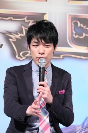 『モンスターハンター4』完成発表会に登場した麒麟・川島明