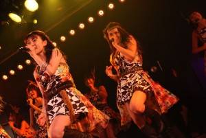 2期生が集結した秋元才加最後の劇場公演の模様