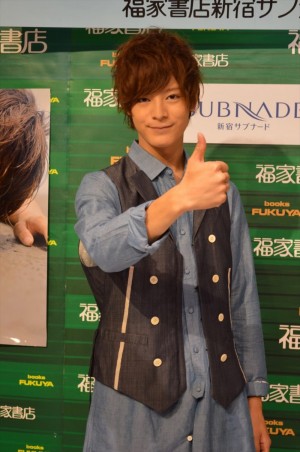 初写真集『しおのもと。』 発売イベントを行った、塩野瑛久