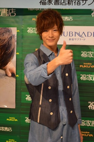 初写真集『しおのもと。』 発売イベントを行った、塩野瑛久