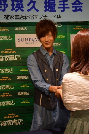 初写真集『しおのもと。』 発売イベントを行った、塩野瑛久