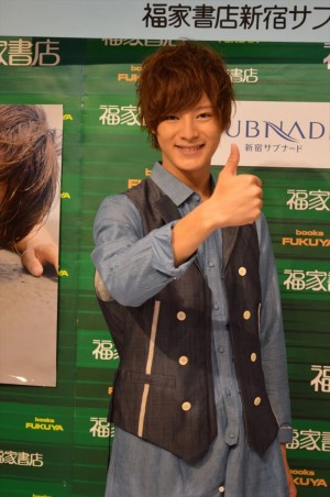 初写真集『しおのもと。』 発売イベントを行った、塩野瑛久