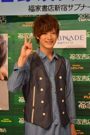 初写真集『しおのもと。』 発売イベントを行った、塩野瑛久