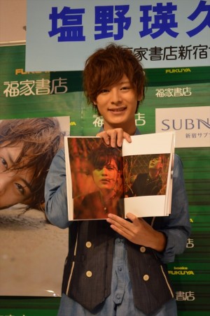 初写真集『しおのもと。』 発売イベントを行った、塩野瑛久