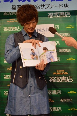 初写真集『しおのもと。』 発売イベントを行った、塩野瑛久