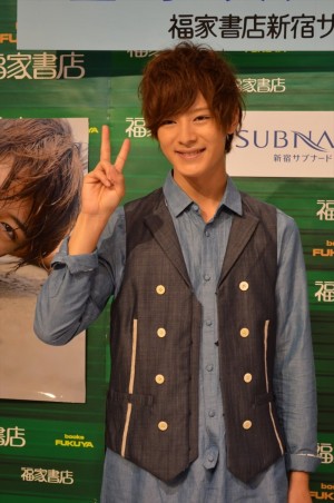 初写真集『しおのもと。』 発売イベントを行った、塩野瑛久