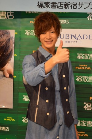 初写真集『しおのもと。』 発売イベントを行った、塩野瑛久