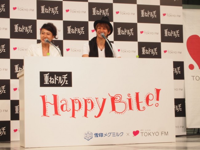 ラジオ番組「重ねドルチェ presents Happy Bite！」の公開収録に参加した鈴木奈々とJOY