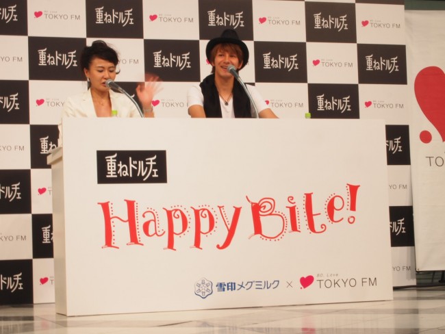 ラジオ番組「重ねドルチェ presents Happy Bite！」の公開収録に参加した鈴木奈々とJOY