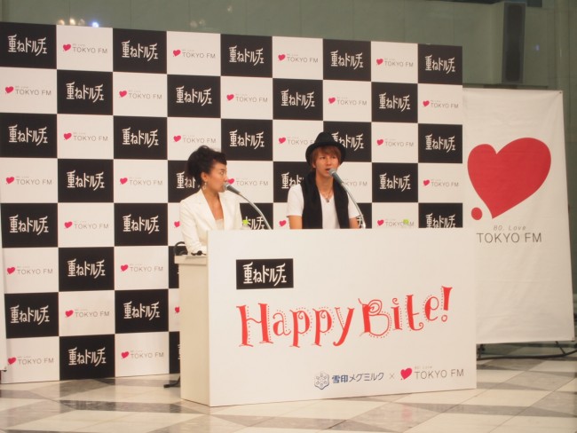 ラジオ番組「重ねドルチェ presents Happy Bite！」の公開収録に参加した鈴木奈々とJOY