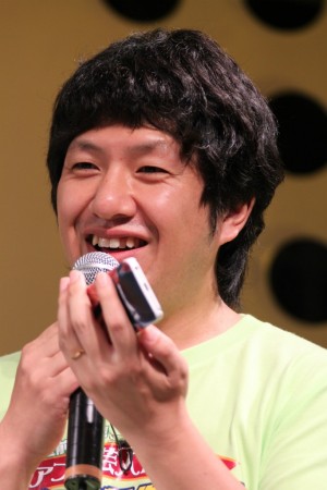  カプコン新作ゲーム発表会に出席した平井善之（アメリカザリガニ）