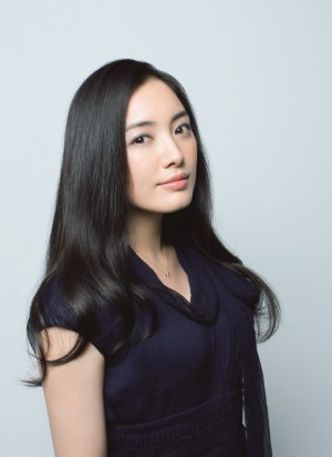 仲間由紀恵が『ハニー・トラップ』でAKIRAを支える良妻を演じる