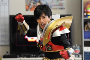 要潤が12年ぶりにヒーロースーツ姿に！