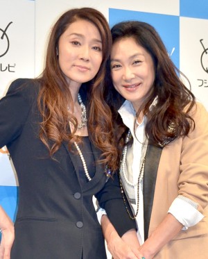『抱きしめたい！Forever』完成披露試写会に出席したW浅野（浅野ゆう子、浅野温子）