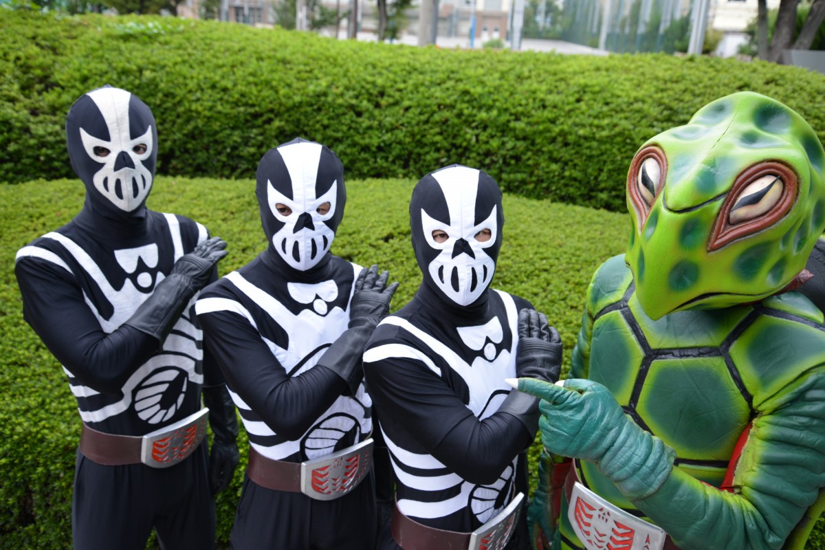 デストロン戦闘員とカメバズーカ新聞編集部を襲撃 世界征服宣言 13年9月11日 気になる ニュース クランクイン デストロン戦闘員とカメバズーカ新聞編集部を襲撃 世界征服宣言 13年9月11日 気になる ニュース クランクイン