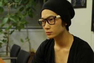 話題の俳優・綾野剛の知られざる素顔と魅力が満載！