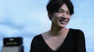 話題の俳優・綾野剛の知られざる素顔と魅力が満載！