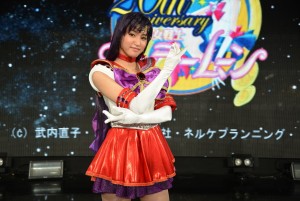 セーラーマーズのポーズを取る七木奏音