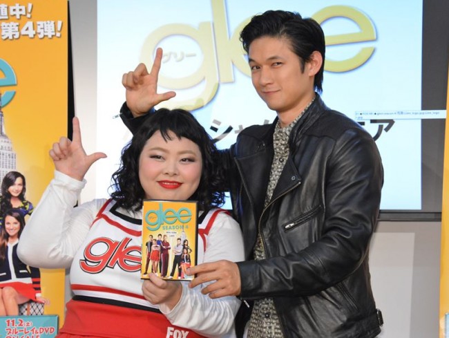  来日した海外ドラマ『glee／グリー』マイク役のハリー・シャム・Jrを渡辺直美が歓迎