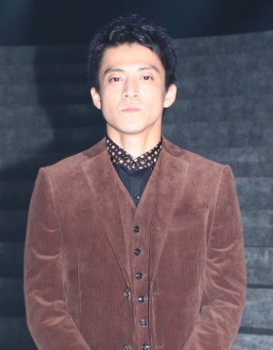 スポーツ選手の引退劇に迫るに小栗旬