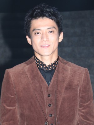 スポーツ選手の引退劇に迫るに小栗旬