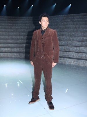 スポーツ選手の引退劇に迫るに小栗旬