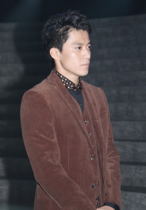 スポーツ選手の引退劇に迫るに小栗旬