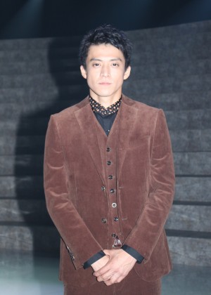 スポーツ選手の引退劇に迫るに小栗旬