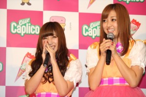 「ジャイアントカプリコ」の新CMに出演するアイドリング!!!長野せりな(左）菊地亜美