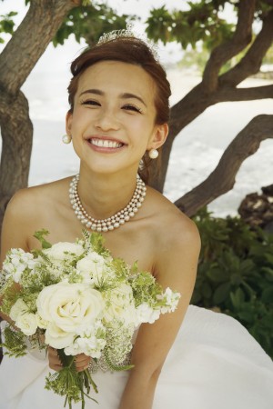 『メイクやファッションを参考にしている芸能人ランキング』5位に選ばれた優木まおみ（ハワイ挙式時に撮影）