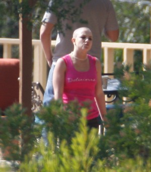 2007年2月、衝撃のスキンヘッド姿に！