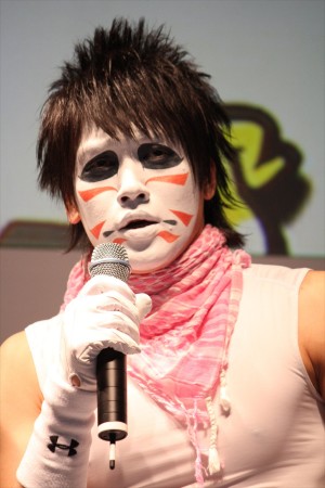 東京ゲームショウ2013で開催された『オトレンジャー』イベントに登場した、ゴールデンボンバー