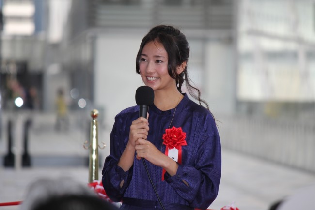 東京駅八重洲口「グランルーフ」オープニングセレモニーに出席した木村文乃