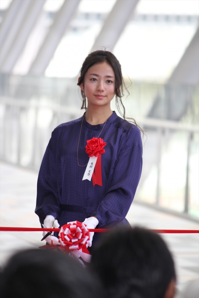 東京駅八重洲口「グランルーフ」オープニングセレモニーに出席した木村文乃