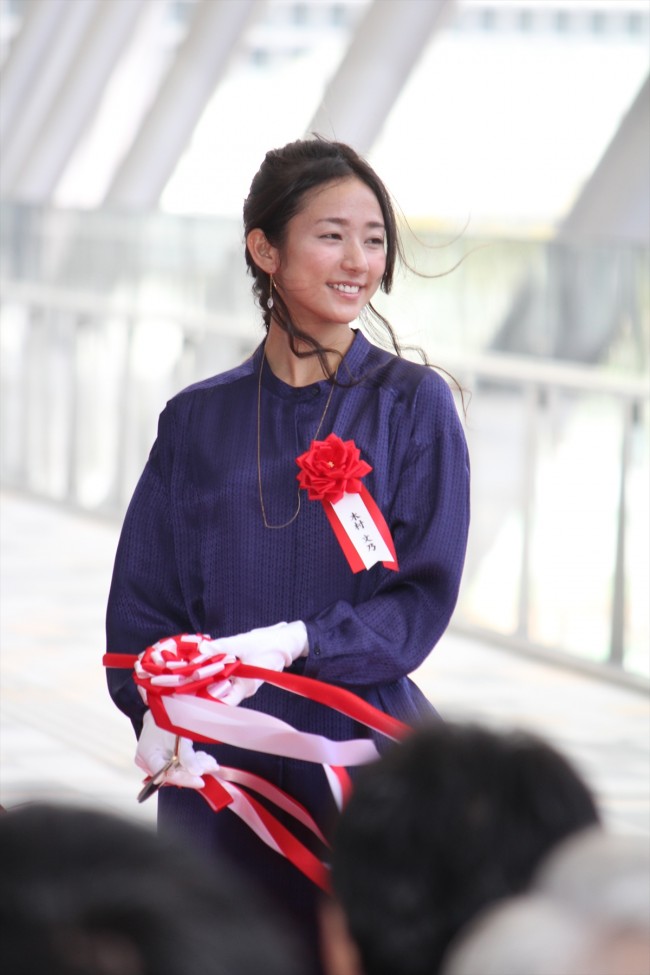 東京駅八重洲口「グランルーフ」オープニングセレモニーに出席した木村文乃