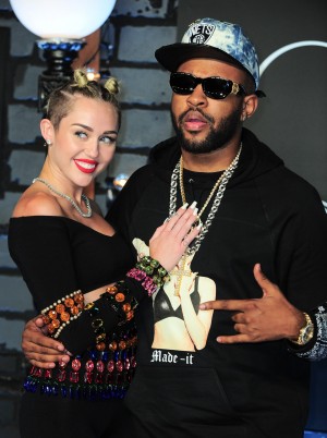 豪華アーティストが集結した「MTV Video Music Awards 2013」でのマイリーとマイク・ウィル・メイド・イット