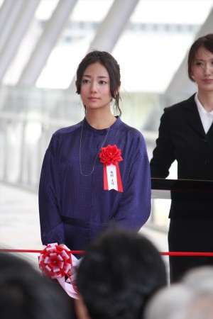 東京駅八重洲口「グランルーフ」オープニングセレモニーに出席した木村文乃