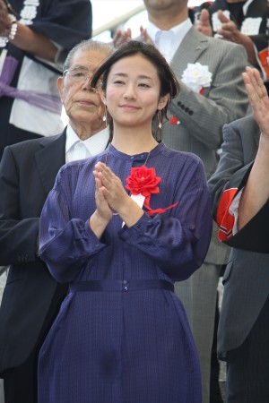 東京駅八重洲口「グランルーフ」オープニングセレモニーに出席した木村文乃