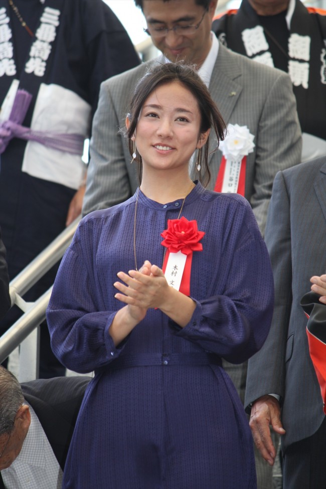 東京駅八重洲口「グランルーフ」オープニングセレモニーに出席した木村文乃