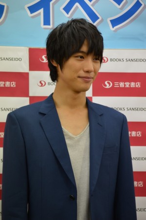 福士蒼汰、セカンド写真集「Blue」握手会イベントにて