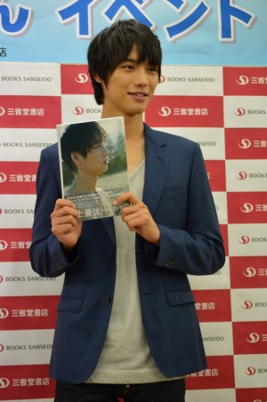 福士蒼汰、セカンド写真集「Blue」握手会イベントにて