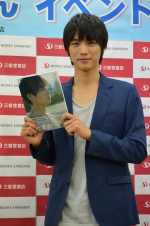 福士蒼汰、セカンド写真集「Blue」握手会イベントにて