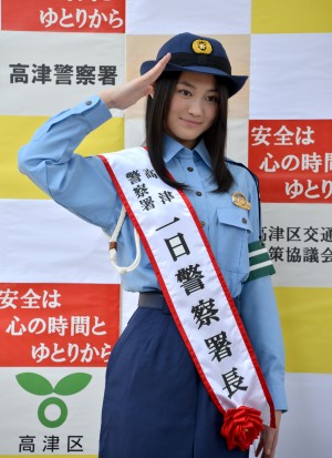 一日警察署長に任命された、吉本実憂