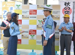 一日警察署長に任命された、吉本実憂